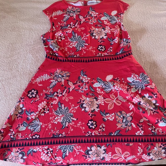 Patterned Dress - Picture 1 of 3